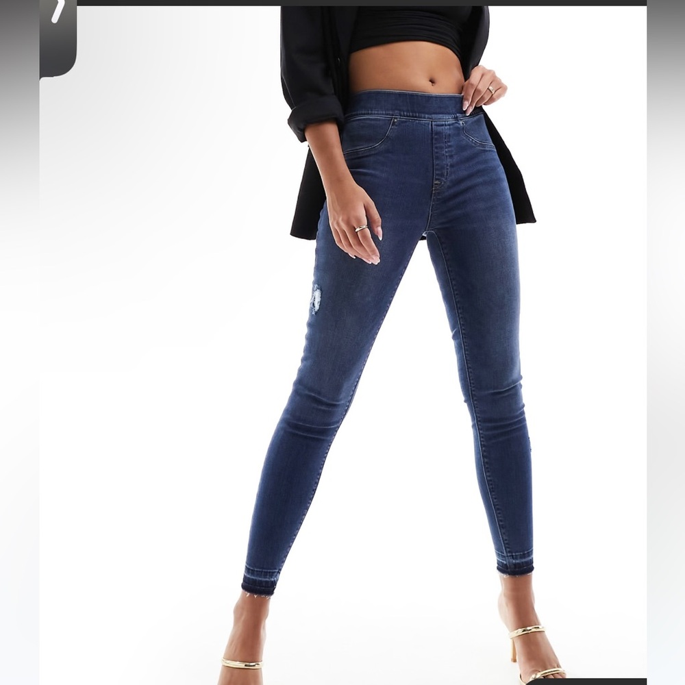 NWOT Spanx shape and lift distressed skinny jeans in medium wash blue - Size M